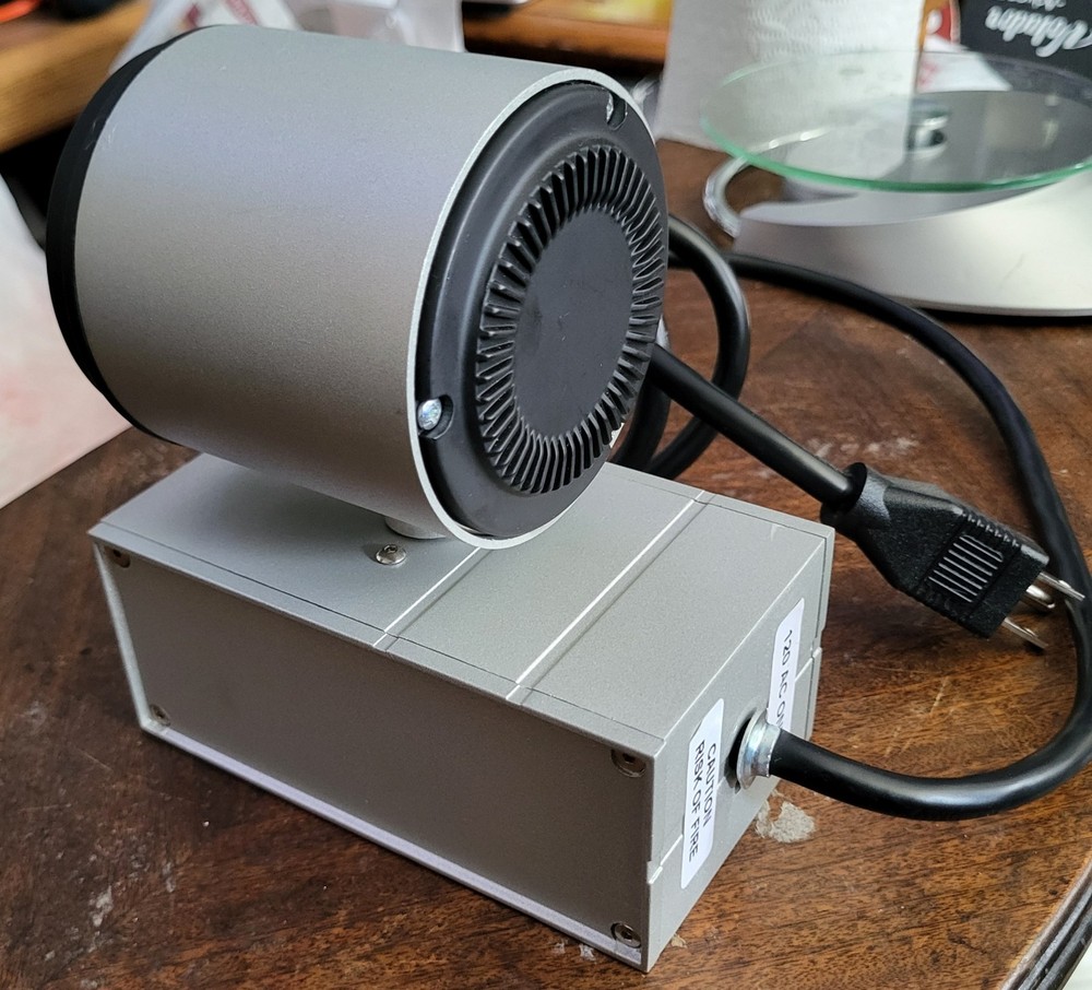 Stand-free Spotlight