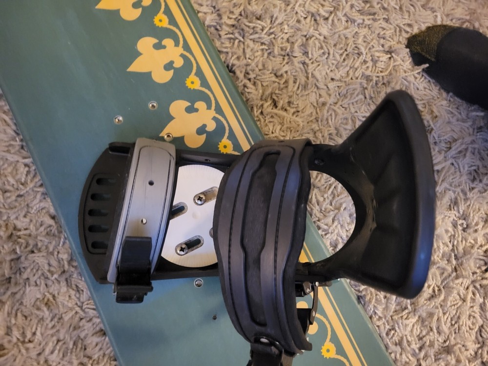 Vintage Apocalypse Snowboard 56" Spiral bindings missing 1 strap