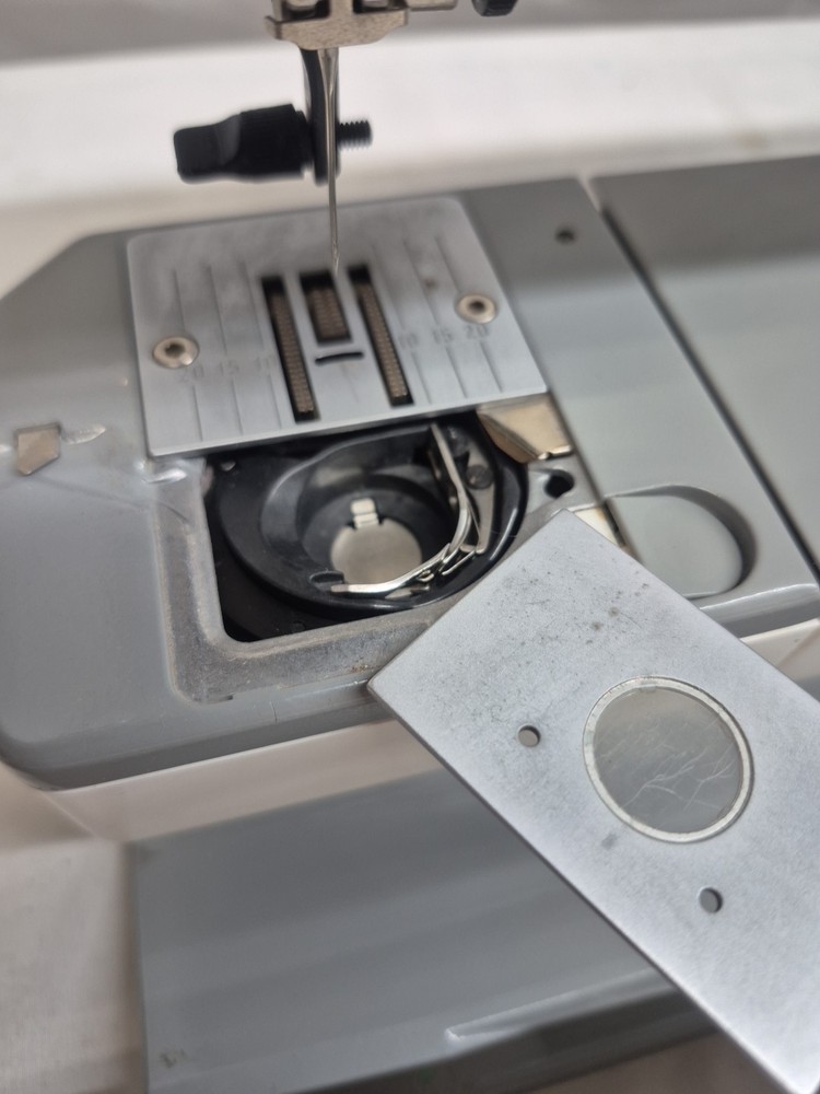 Elna 5000 Computer Sewing Machine w/ Manual Pedal Accessories