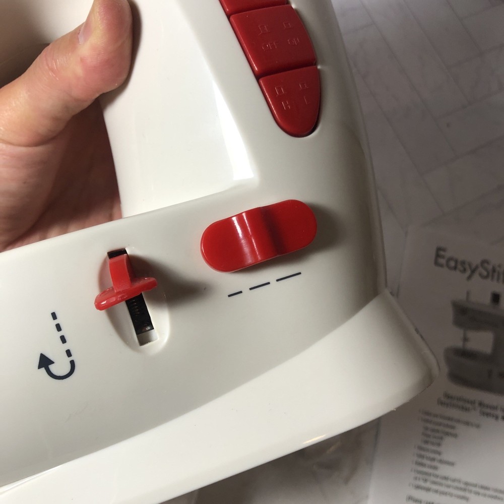 Easy Stitcher Table Top Sewing Machine D2-5001 BARELY USED