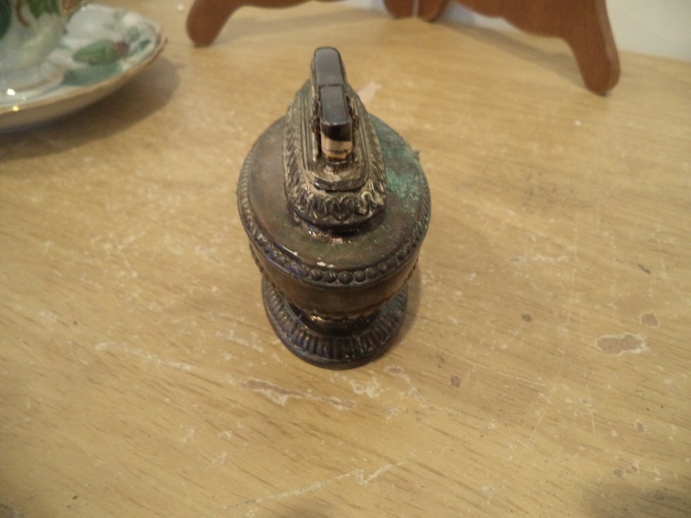 Vintage RONSON Queen Anne Silver Plated Table Lighter
