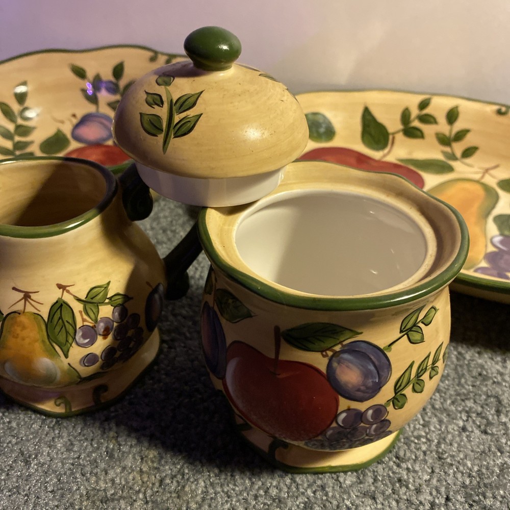 Hometrends dishware set. 4pcs.