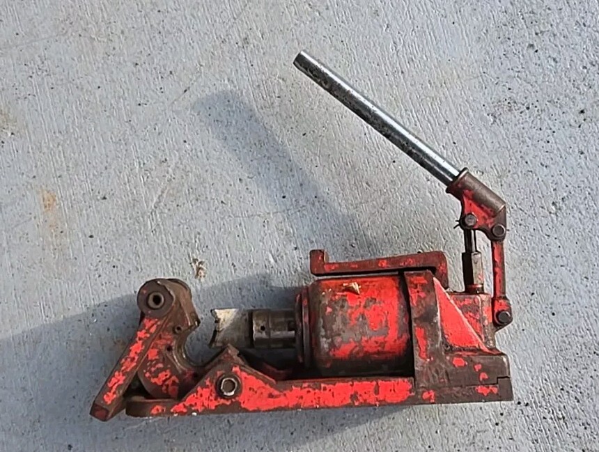 Old Hydraulic Steel Wire Cutter