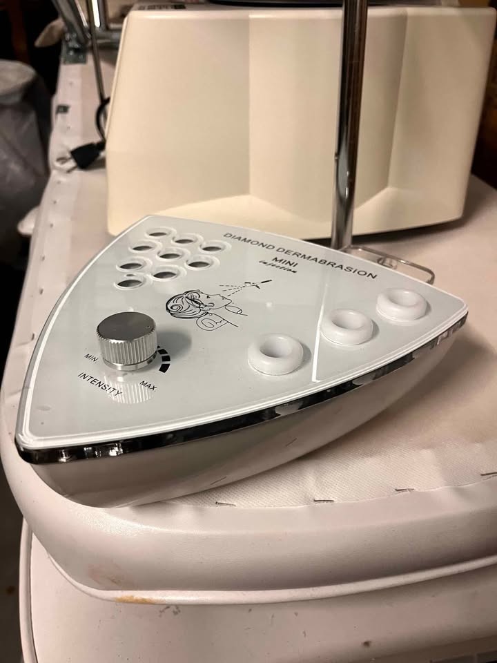 Microdermabrasion Machine (Diamond Dermabrasion Device Only)
