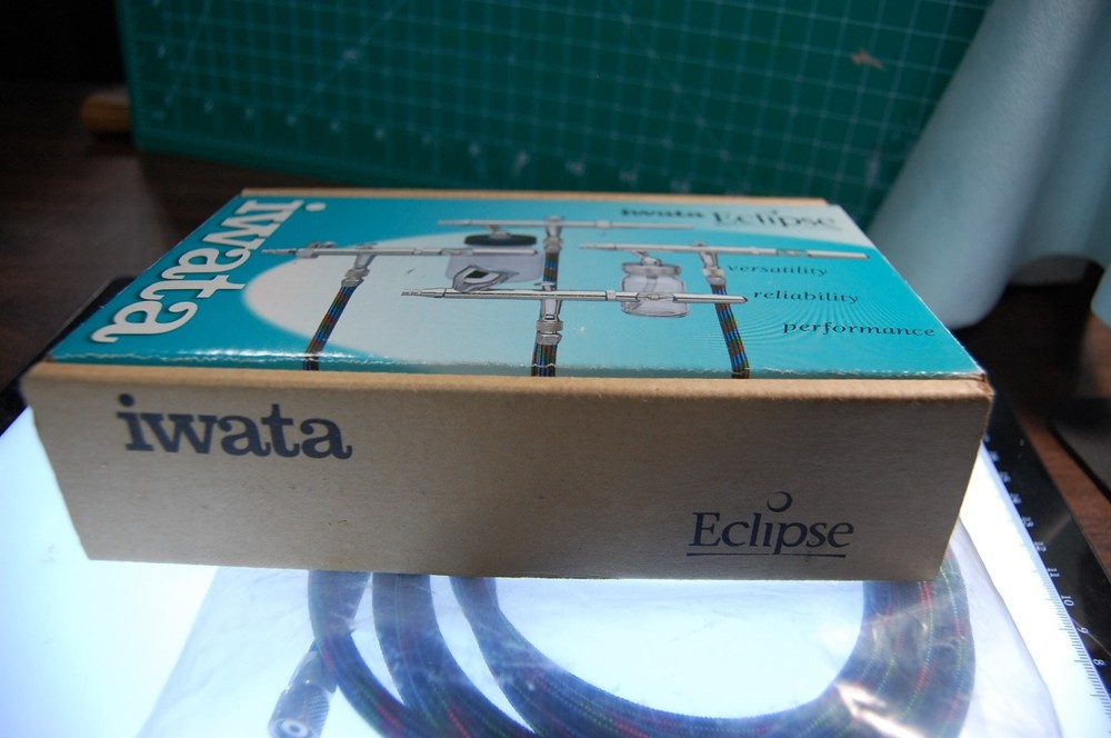 Iwata HP-BS Eclipse Airbrush - Small Gravity Feed + Air Hose - Silver