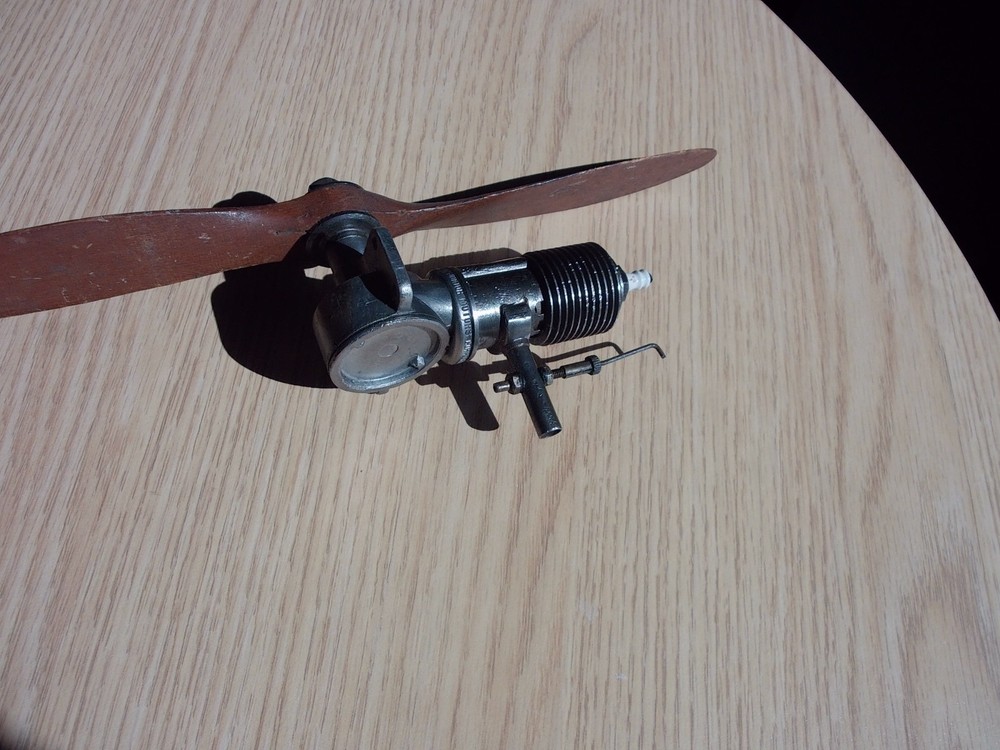 Brown Junior Motor Model Engine Airplane W/ Propeller Compression
