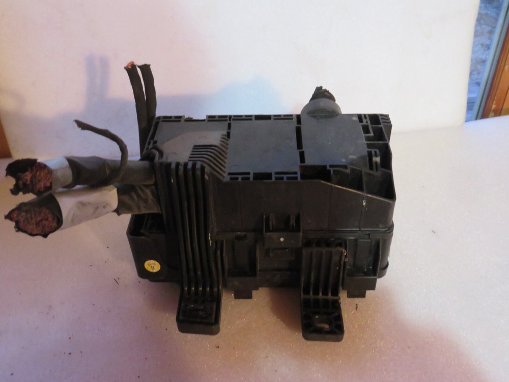 08 HYUNDAI SONATA ENGINE FUSE BOX