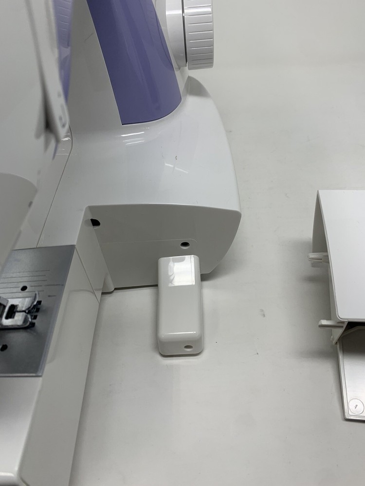 Singer Simple 3232 Sewing Machine with box