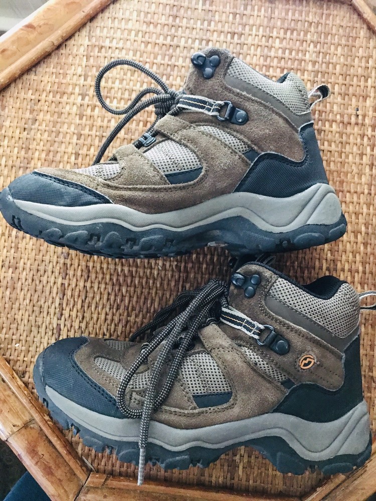 Magellan Outdoors Leather Boys Size 4 Medium Hiking Boots Brown