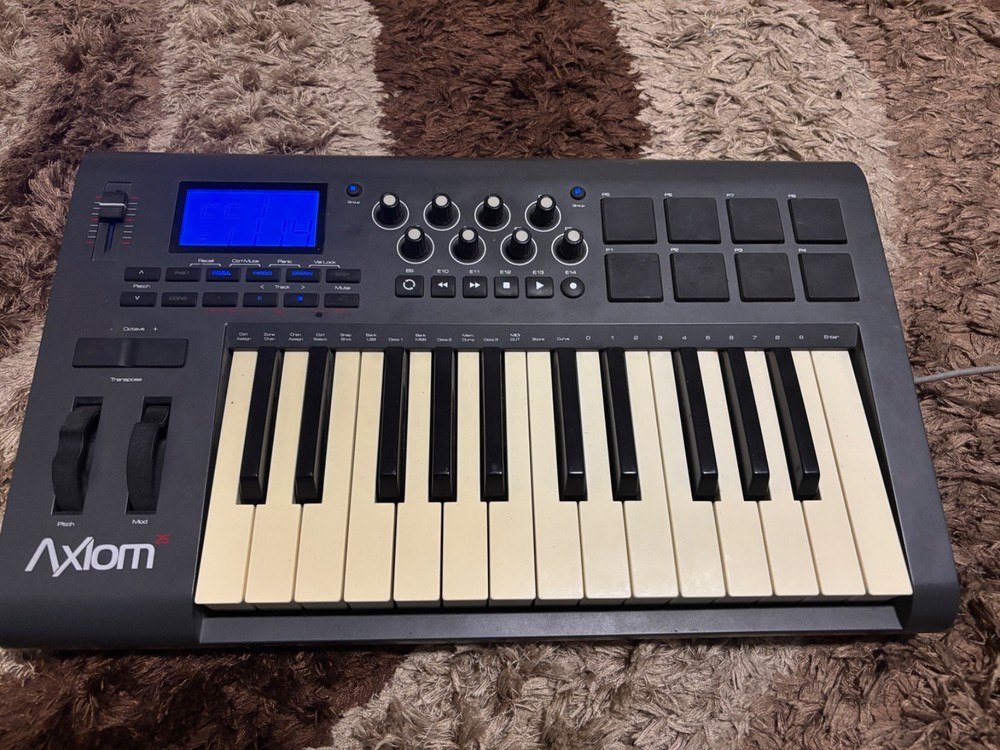 M-Audio Axiom 25 Advanced 25-Key Semi-Weighted USB MIDI Controller