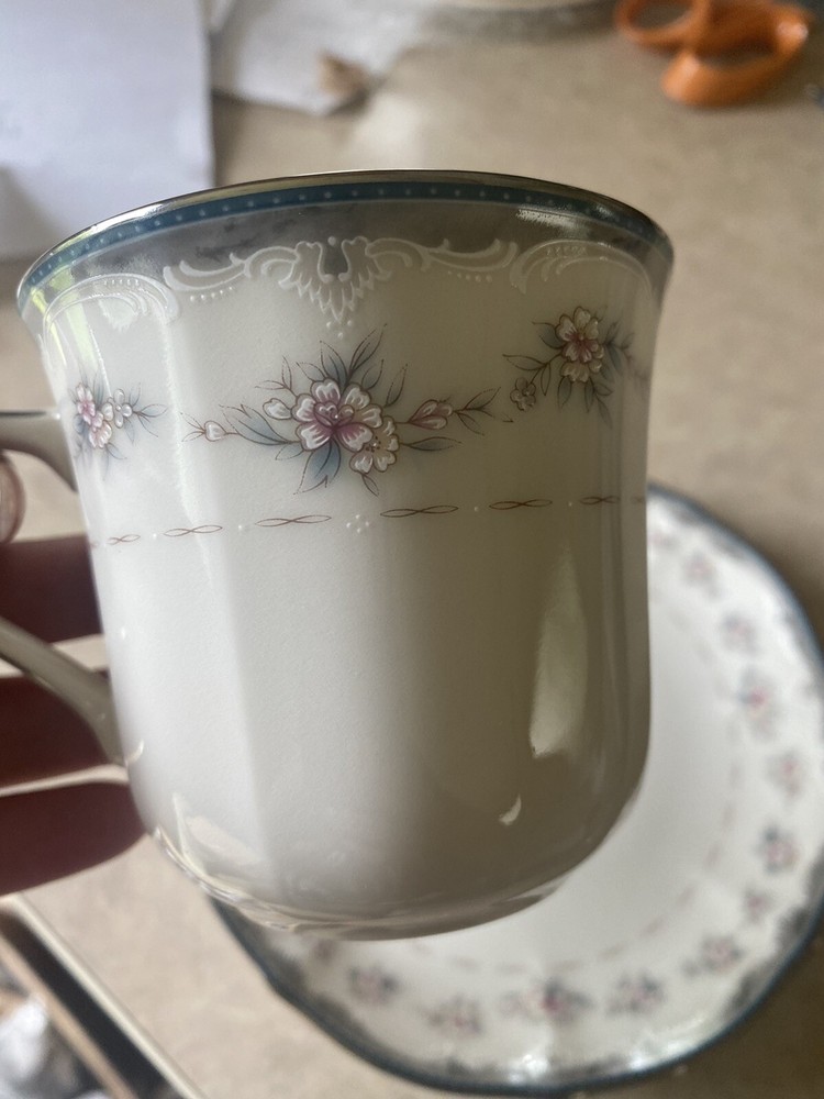 NORITAKE  IVORY TRAVIATA 7327 FOUR CUPS & FOUR SAUCERS