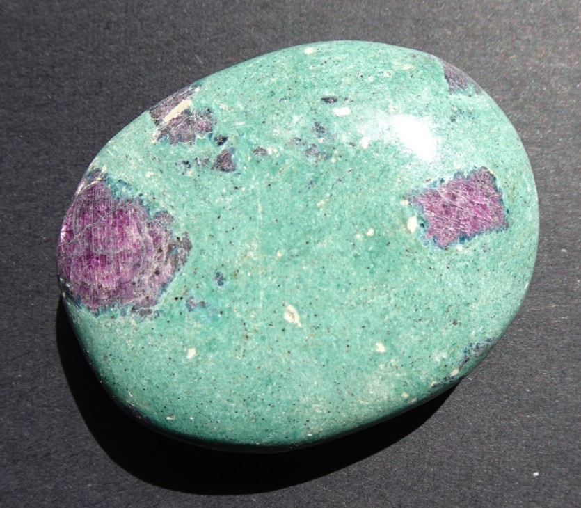 Ruby Fuchsite Palmstone - India sc1011