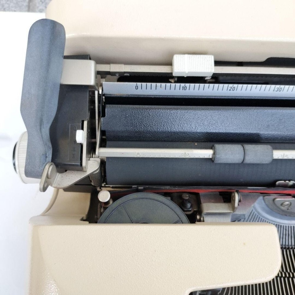 olivetti lettera 35 Typewriter NoChecked