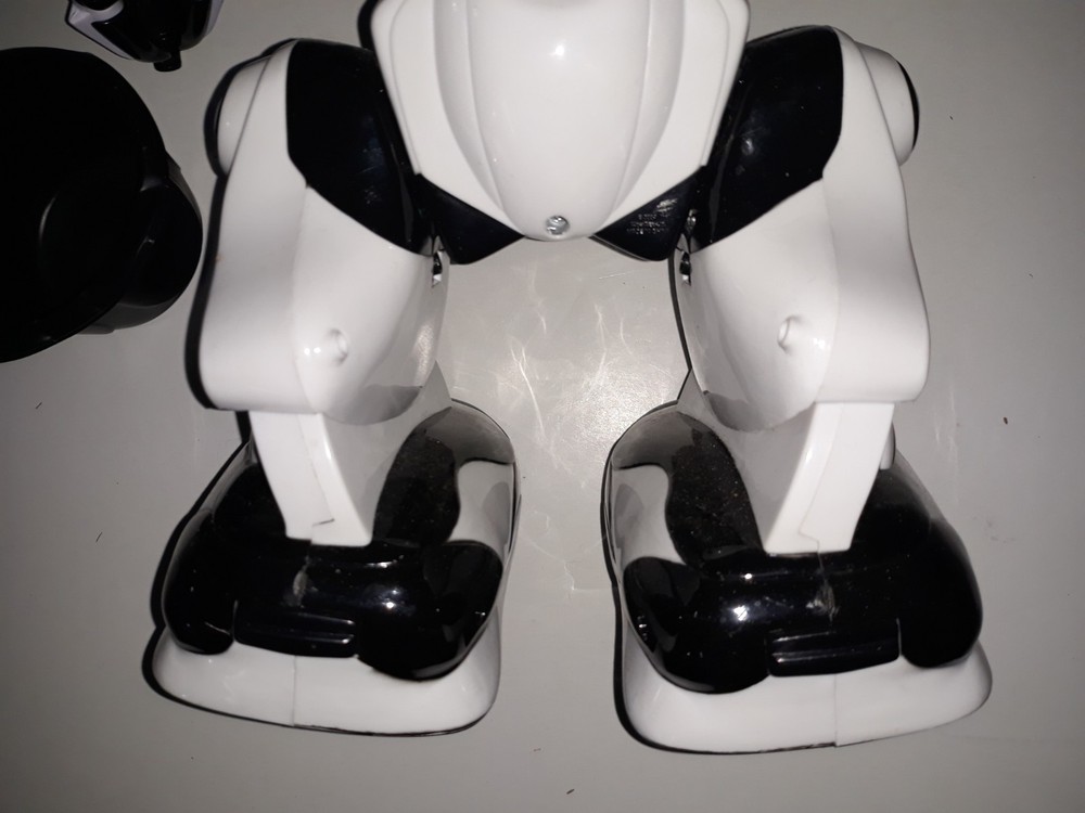 Robosapien Interactive Humanoid Remote Control Robot 14" Toy No Remote Untested