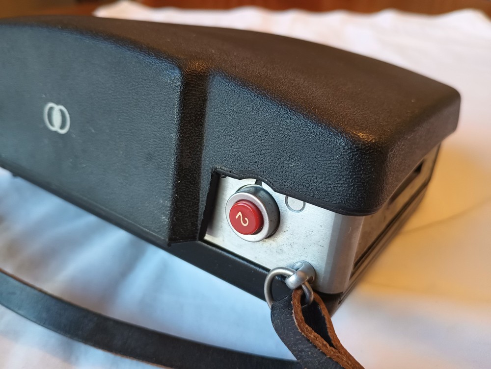 Vintage Camera Polaroid Automatic 100 Land Camera w/ Flash & Cold Clip, untested