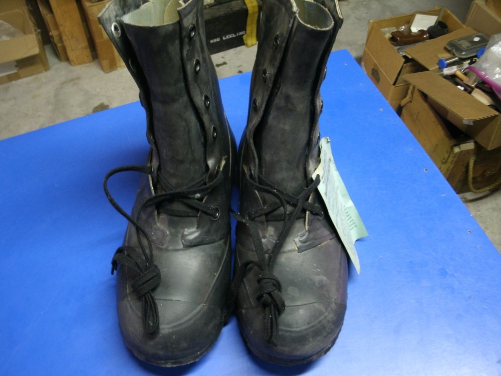 US ARMY MICKEY MOUSE BOOTS SIZE 8R WITH TAGS