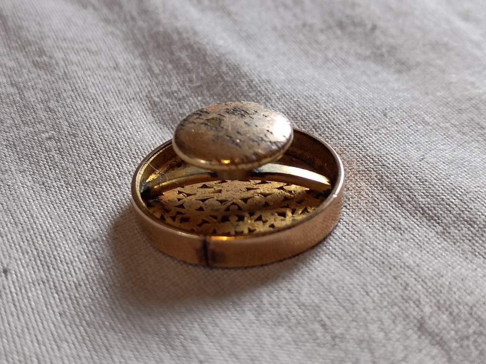 Antique Intricate Filigree Gold Filled Stud Button.