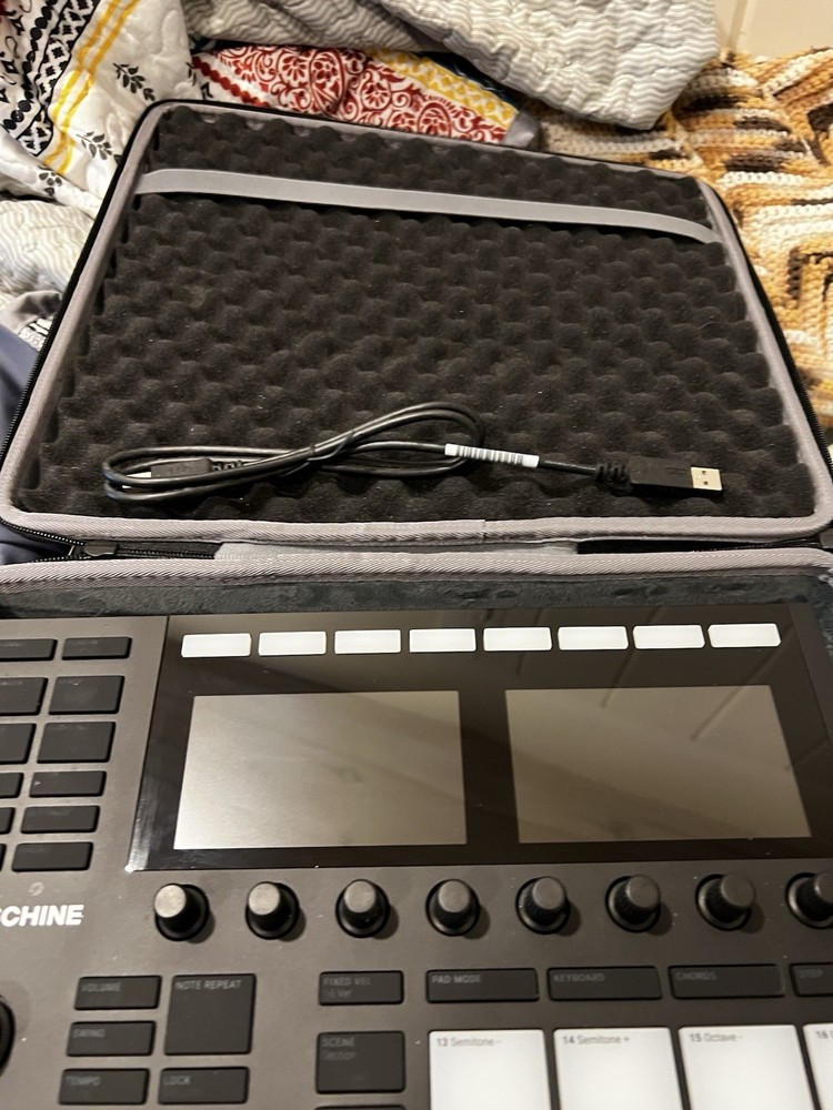 Native Instruments MASCHINE MK3 Sampler & Sequencer, 16 Pads, USB