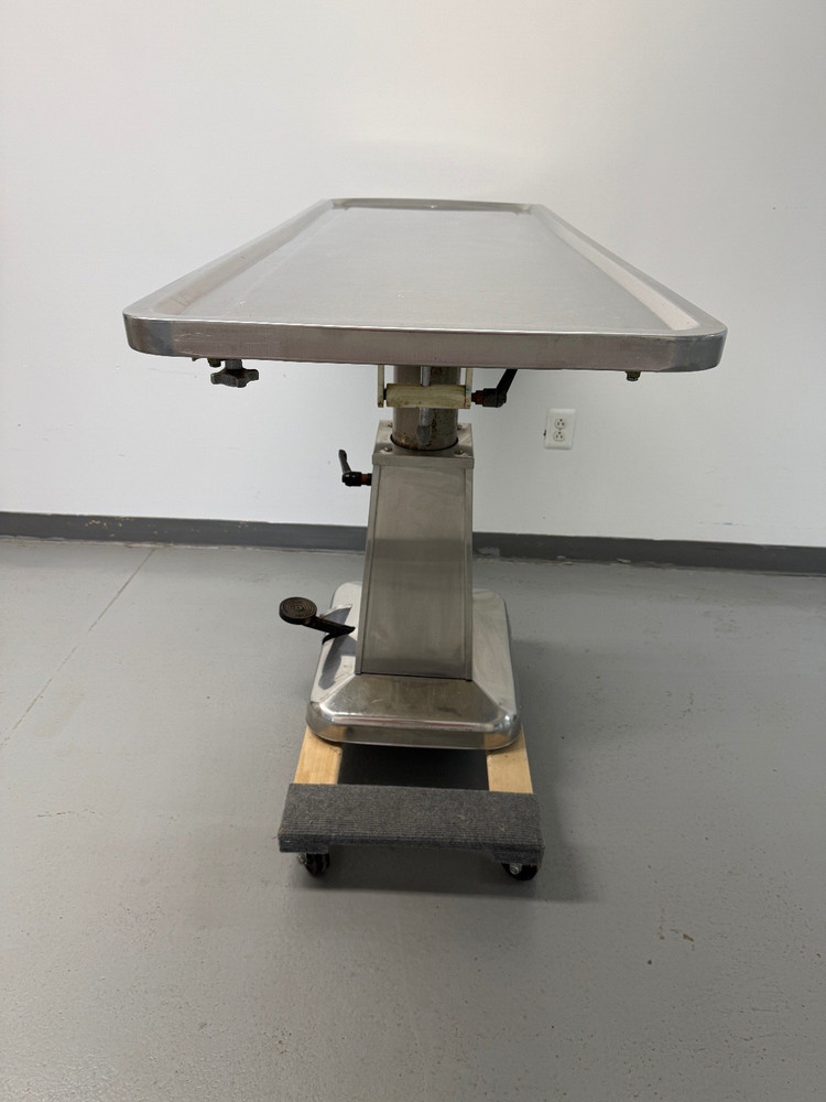 SHOR-LINE PEDESTAL VETERINARY SURGERY TABLE