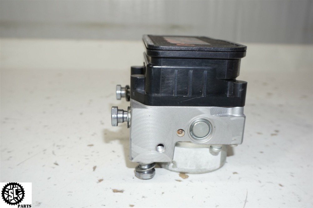 2013 TRIUMPH SPEED TRIPLE 1050 ABS MODULE CONTROL BRAKE PUMP T14