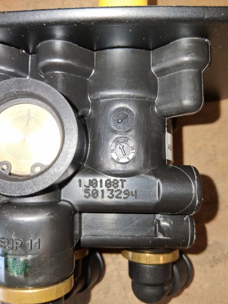 BENDIX DASH BRAKE VALVE 5013294 K032049