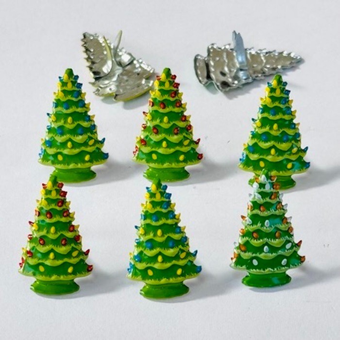 RETRO TREE  SCRAPBOOKING DECORATIVE BRADS EYELET OUTLET 8 PCS