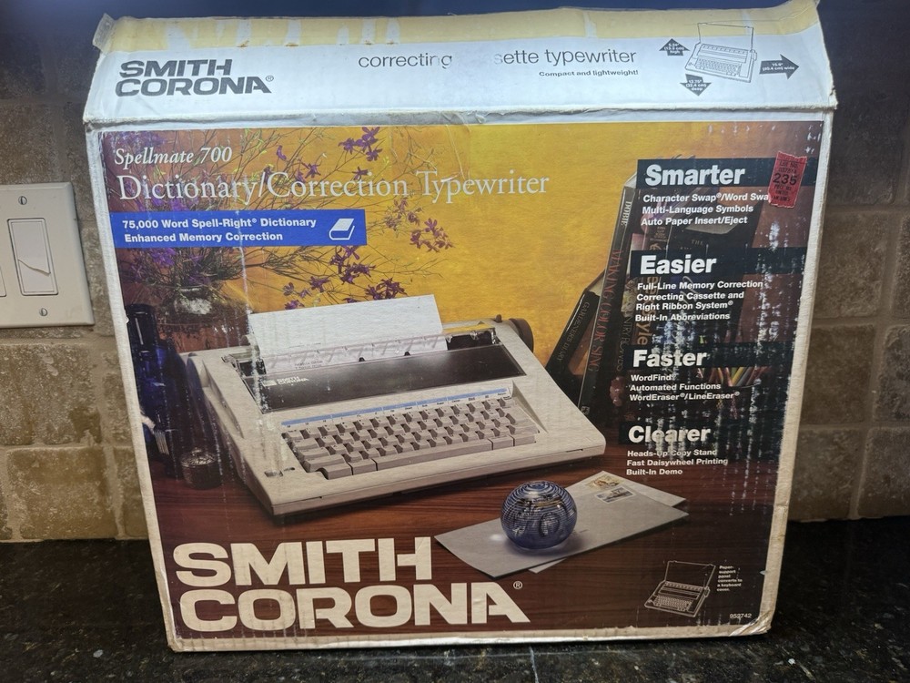 Smith-Corona Display Dictionary Electronic Typewriter Word Processor With Box