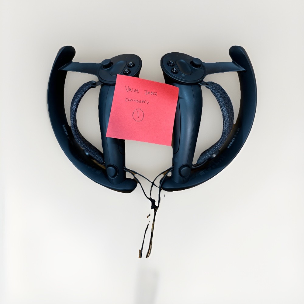 Valve Index VR Controllers - Black (V003665-20)