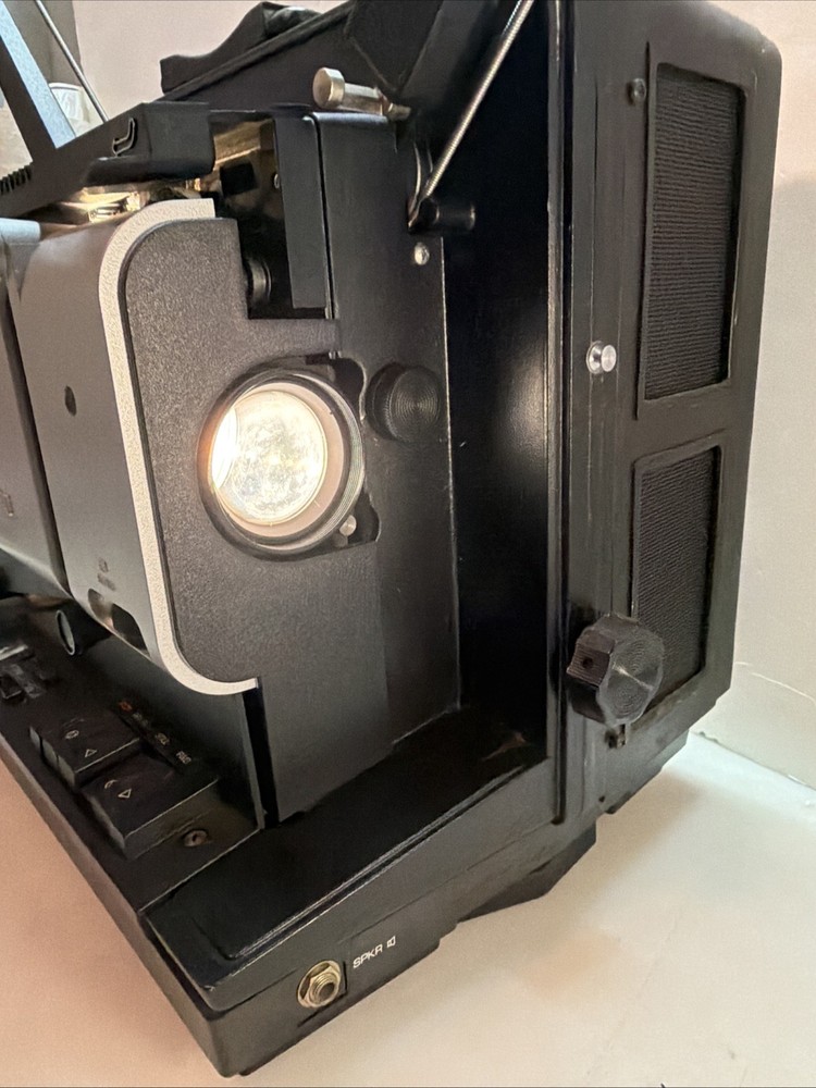 Vintage Singer Instaload/XL16MM Projector 2220 Tested.