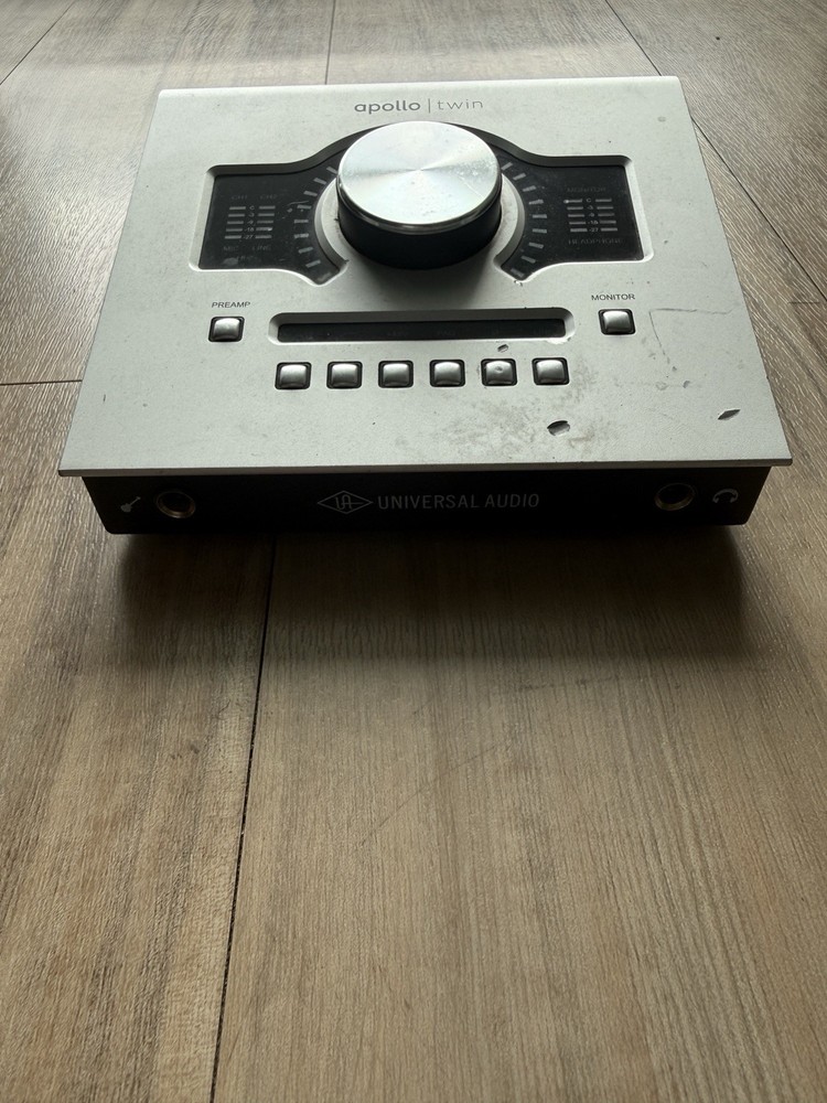 Universal Audio Apollo Twin USB Audio Interface USB 3 Optical In 2 Mic Inputs
