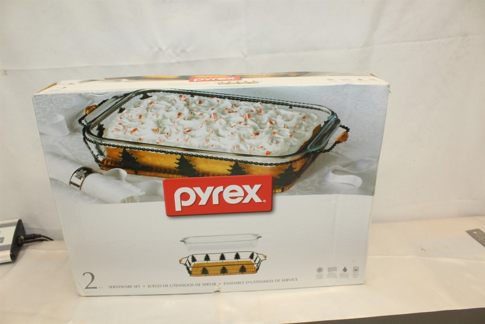 Pyrex 2 Piece Serverware Set 9 x 13 Clear Dish With Tree Design Basket Holder