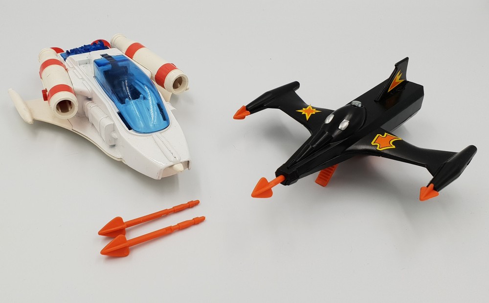 SPACE : SPACE BATTLE CRUISER & TRIDENT STARFIGHTER DINKY MODELS (DRMP)