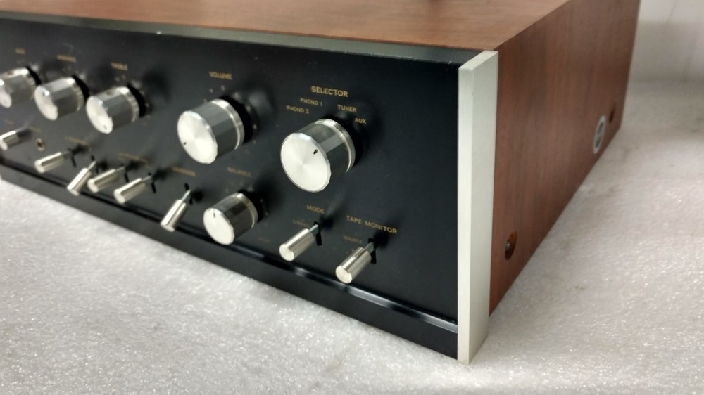 Sansui AU-555A Solid State Stereo Amplifier