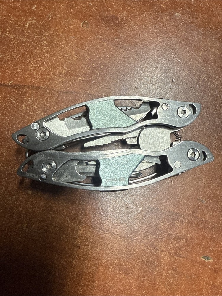 True TU194 Utility Frame Work Mini 9 In 1 Multitool 3” Length Slightly Use