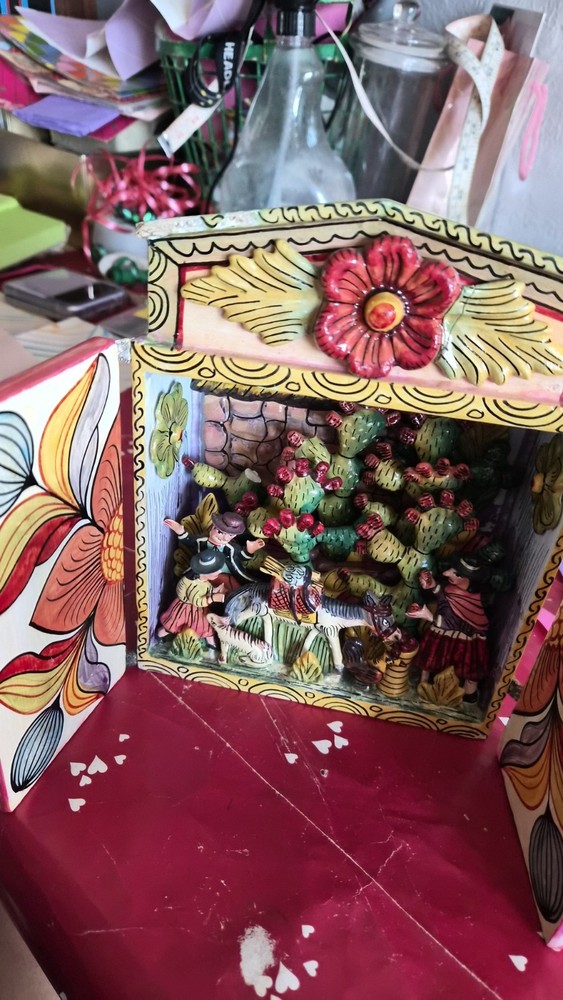 Handmade-Painted Peruvian Wooden Shadowbox Diorama nopal