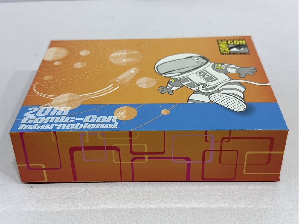 SAN DIEGO COMIC-CON 2018 ENAMEL PIN BOX & BOOK