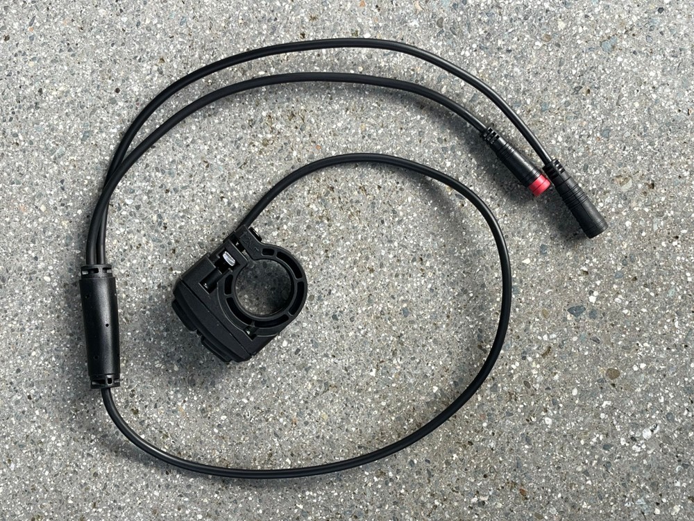 Hilleater DK226-2 handlebar light/horn switch for e-bikes. Higo input, output.