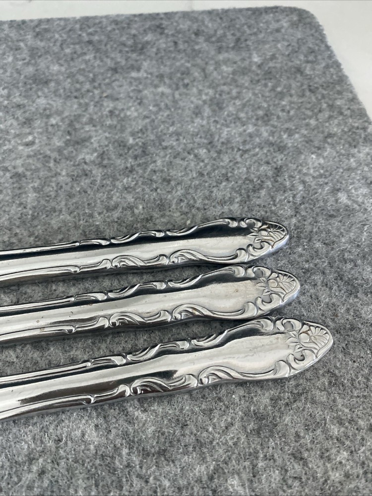 3 TOWLE/SUPREME CUTLERY STAINLESS FLATWARE, "PIERRE" PATTERN, DINNER KNIVES