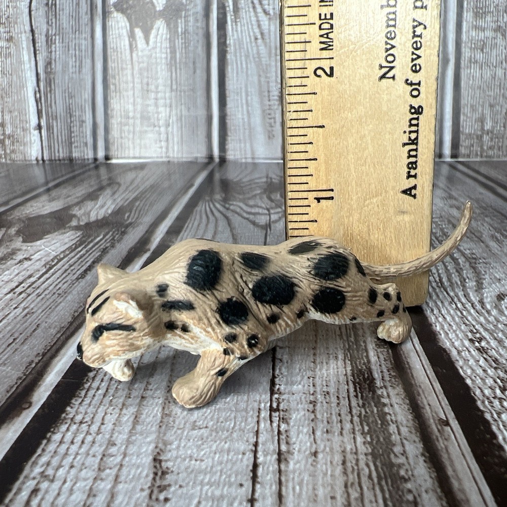 K&M international Clouded Leopard Figure