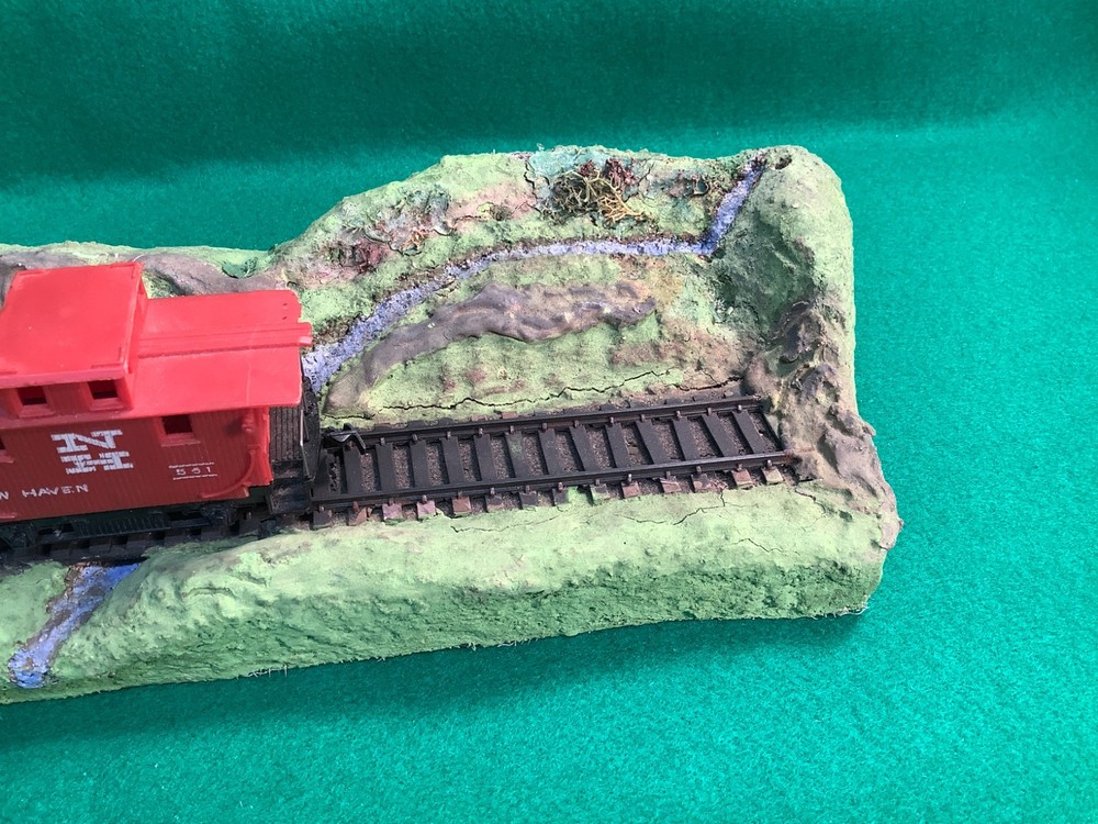 HO SCALE MOUNTAIN FOR TRAIN DISPLAY