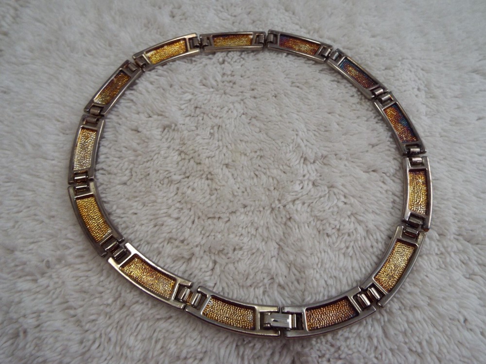 Red Green Gold Silvertone Necklace (J7)