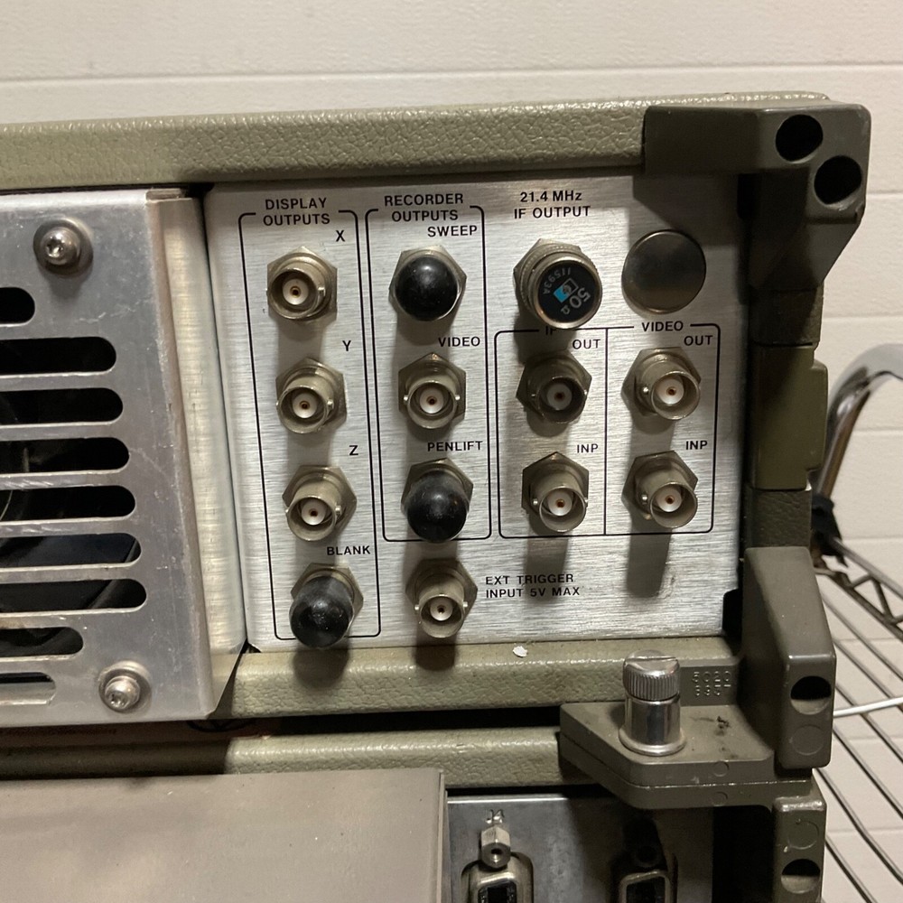 Hewlett-Packard HP 8568B Spectrum Analyzer & Display 100Hz-1.5GHz