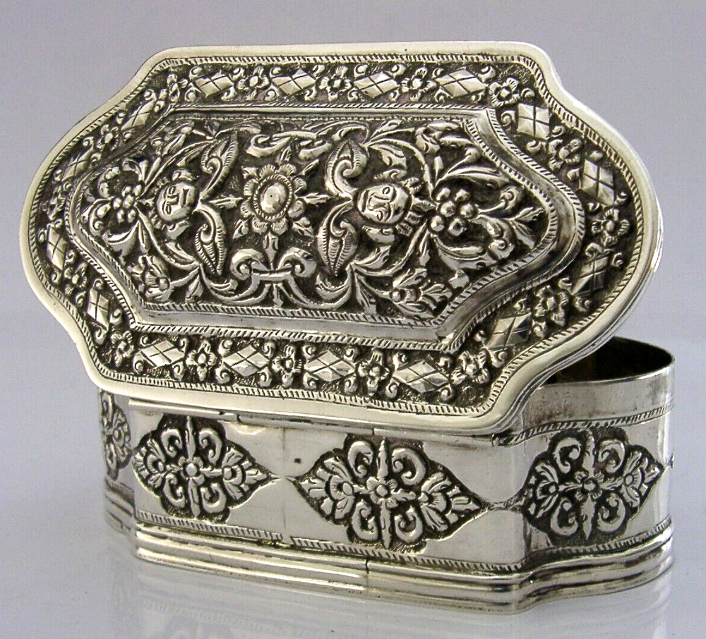GOOD SIZE 132g INDIAN CEYLON SOLID SILVER TABLE BOX c1900 ANTIQUE