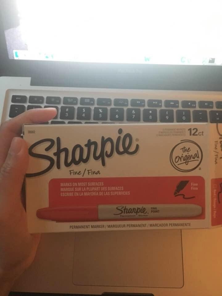 Sharpie Permanent Markers, Fine Point, Red, 12 Count
