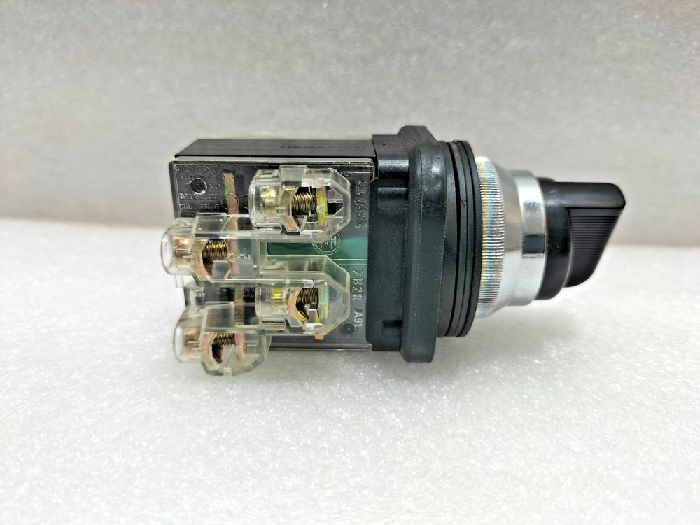 TELEMECANIQUE XB2 MD22 SELECTOR SWITCH 067705