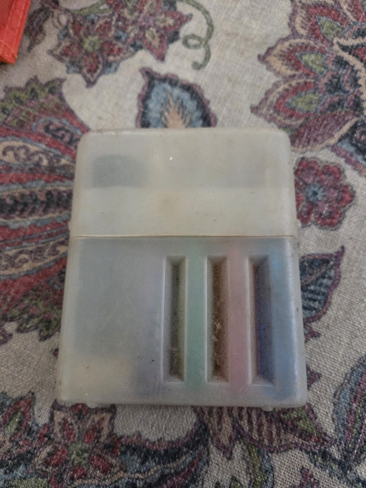 VINTAGE TOOL KIT with 8 SCREWDRIVERS & REMOVABLE HANDLE in PLASTIC CASE