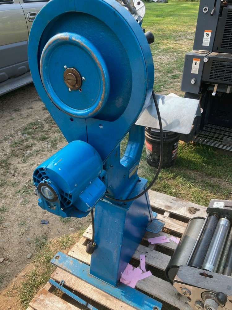 INTERLAKE STAPLER BINDER nice condition