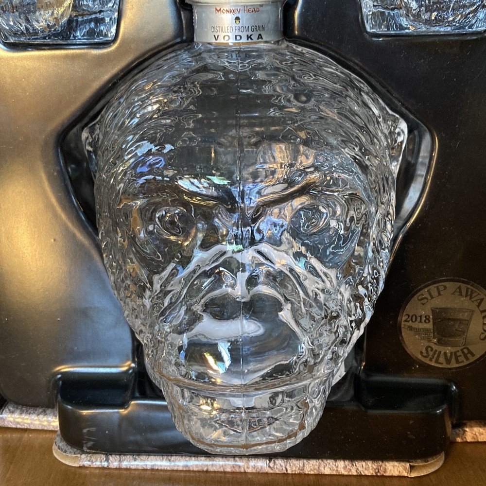 Monkey Head Vodka 750ml Bottle Decanter EMPTY w/ 2 Shot Glasses & Display Box