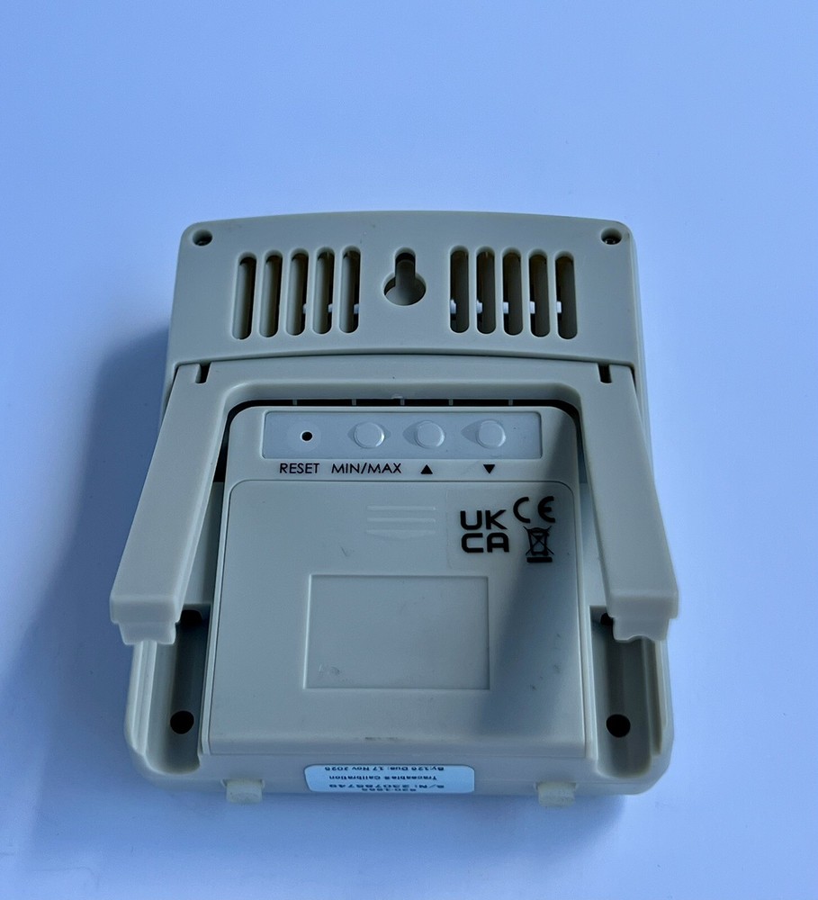 VWR 620-1965 Traceable Temperature and Humidity Data Logger With Memory Card