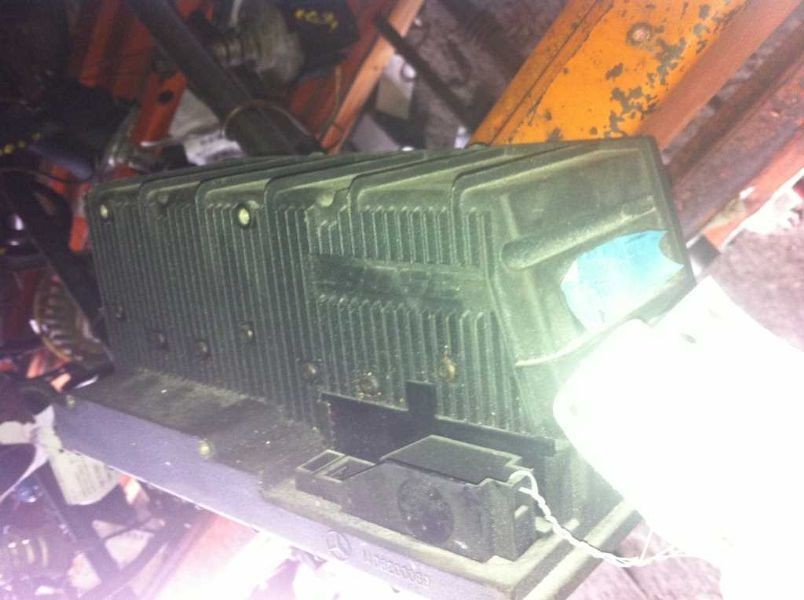 1992 500SEL AMPLIFIER SPEAKERS TRUNK MOUNTED